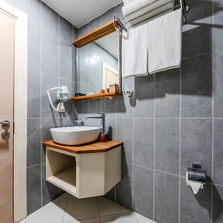 Roys & Hotel 4*