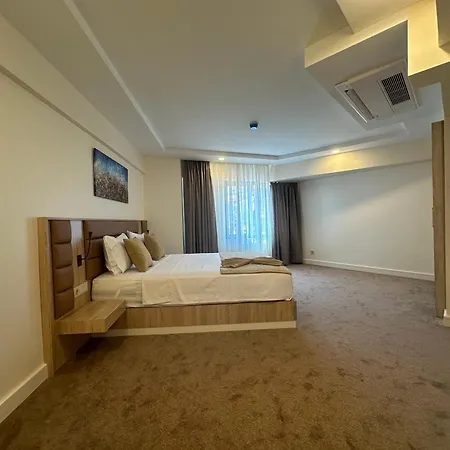Hotel Roys &