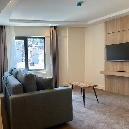 Roys & Hotel