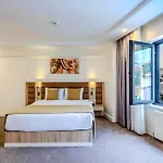 Roys & Hotel Estambul