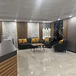 Hotel Roys &