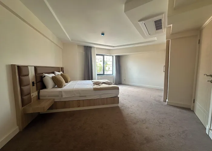 Roys Hotel&suites Hotel