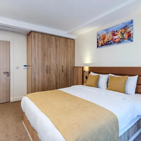 Roys & Hotel Estambul